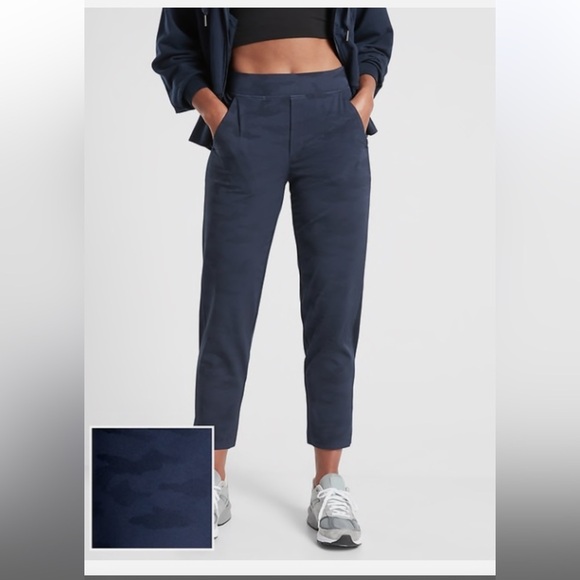 Athleta Pants - Athleta BROOKLYN ANKLE CAMO PANT size 6/P Navy
